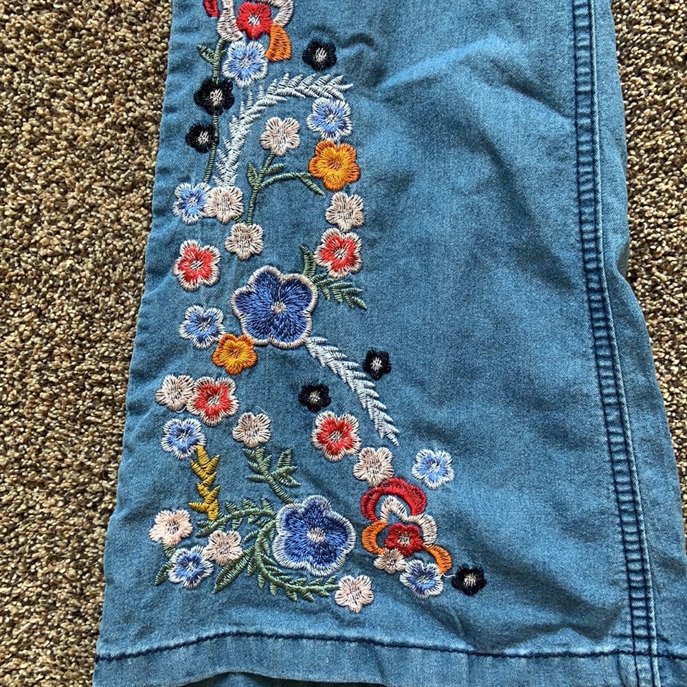 Flower embroidered high rise flare jeans - Picture 2 of 13
